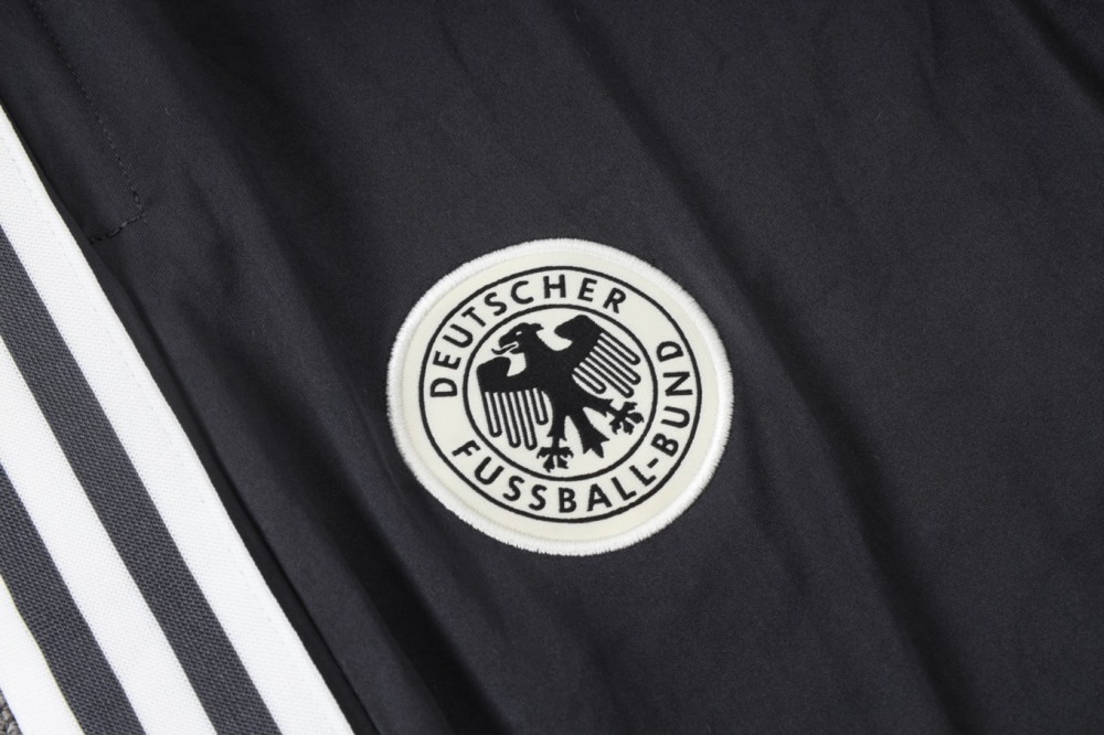 2026 Germany Beige Long-sleeved half-pull training kit