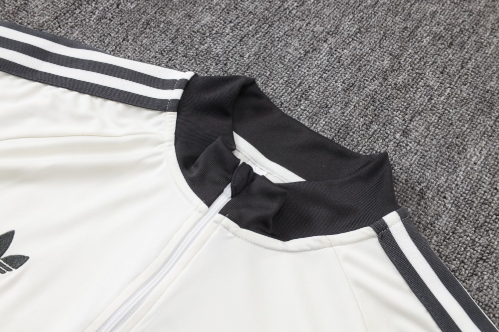 2026 Germany Beige Long-sleeved half-pull training kit
