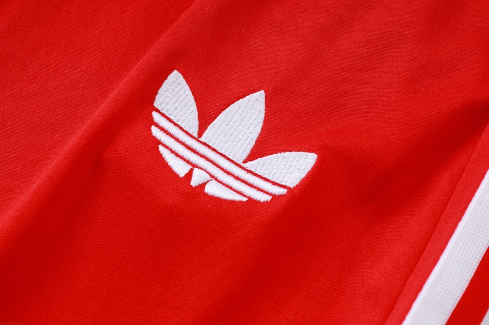 2026 Liverpool Beige Long-sleeved half-pull training kit