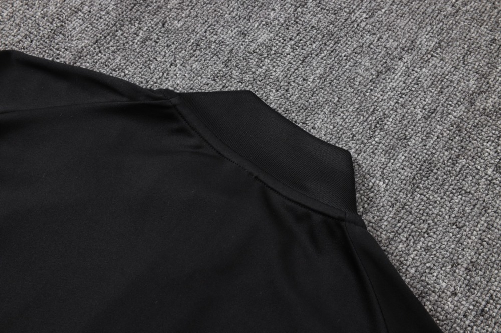 2026 Manchester United Black Long-sleeved half-pull training kit