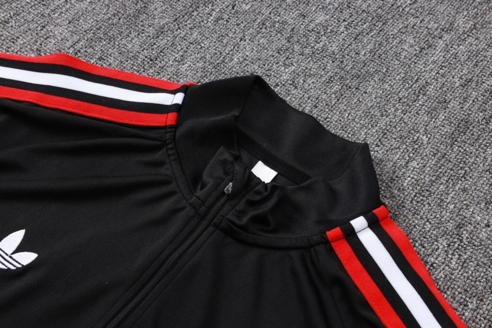 2026 Manchester United Black Long-sleeved half-pull training kit