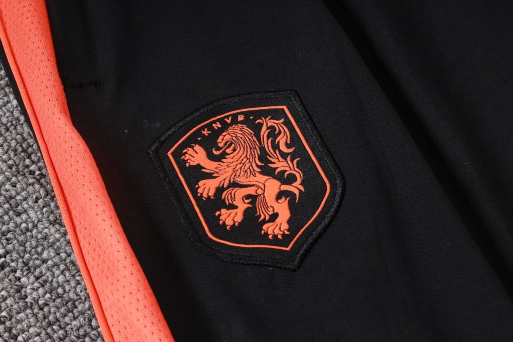 2026 Netherlands Black Long-sleeved half-pull training kit