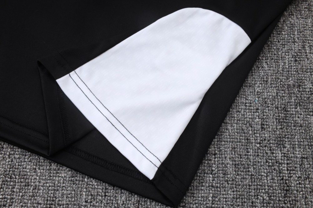 2026 Liverpool Black Long-sleeved half-pull training kit