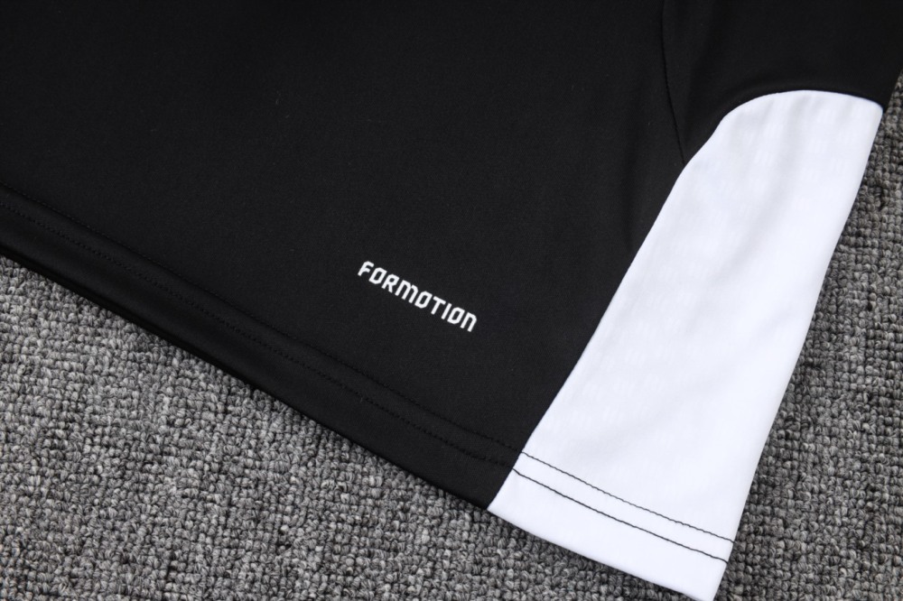2026 Liverpool Black Long-sleeved half-pull training kit