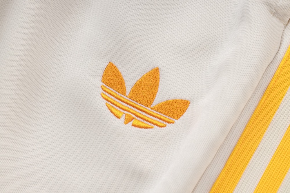 2026 Bayern Munich Beige Jacket Training Suit Set