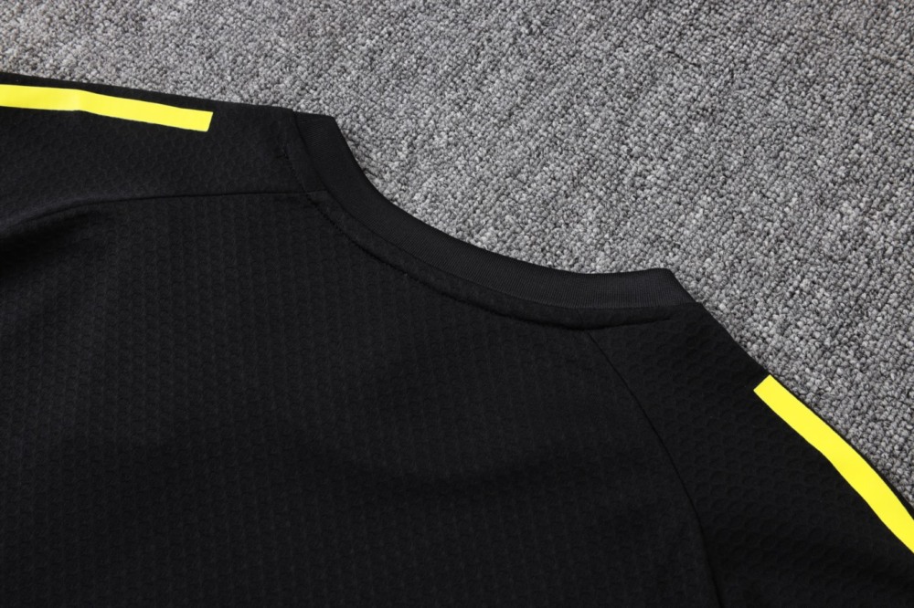 2026 Manchester United Black Training Set Shirt and Shorts