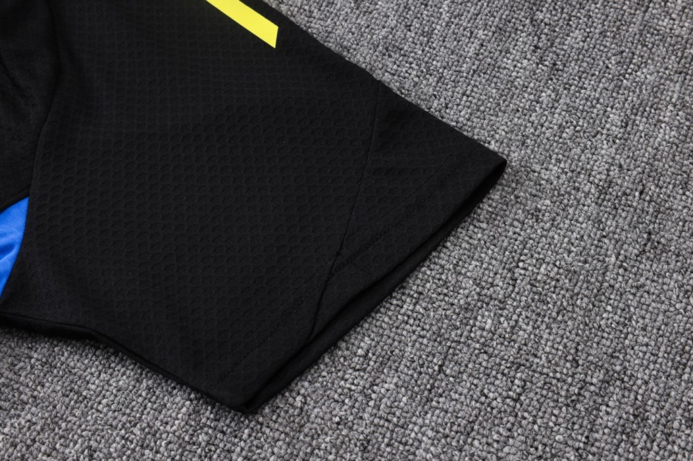 2026 Manchester United Black Training Set Shirt and Shorts