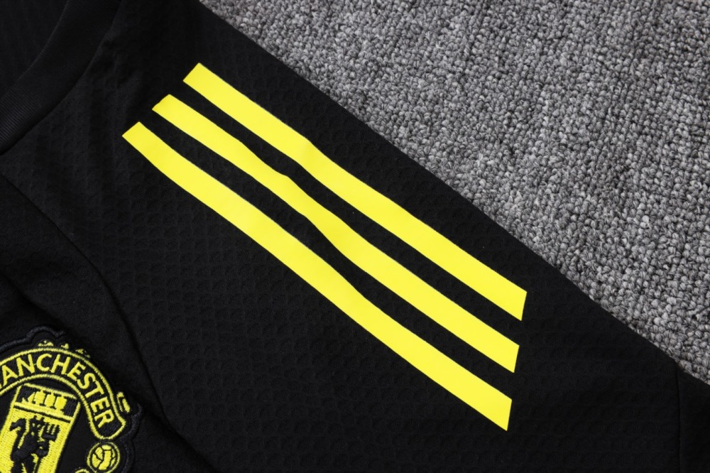 2026 Manchester United Black Training Set Shirt and Shorts