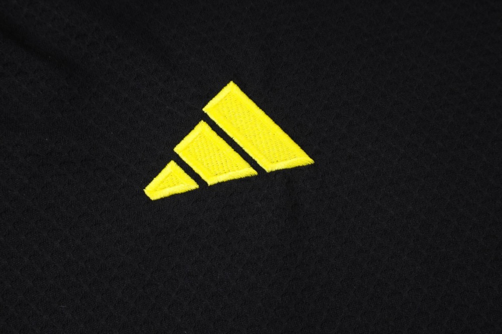 2026 Manchester United Black Training Set Shirt and Shorts
