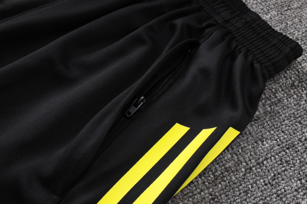2026 Manchester United Black Training Set Shirt and Shorts