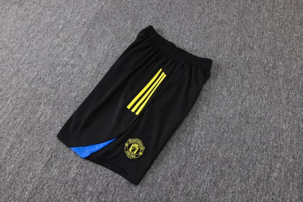 2026 Manchester United Black Training Set Shirt and Shorts