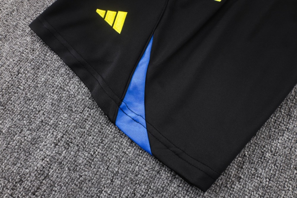2026 Manchester United Black Training Set Shirt and Shorts