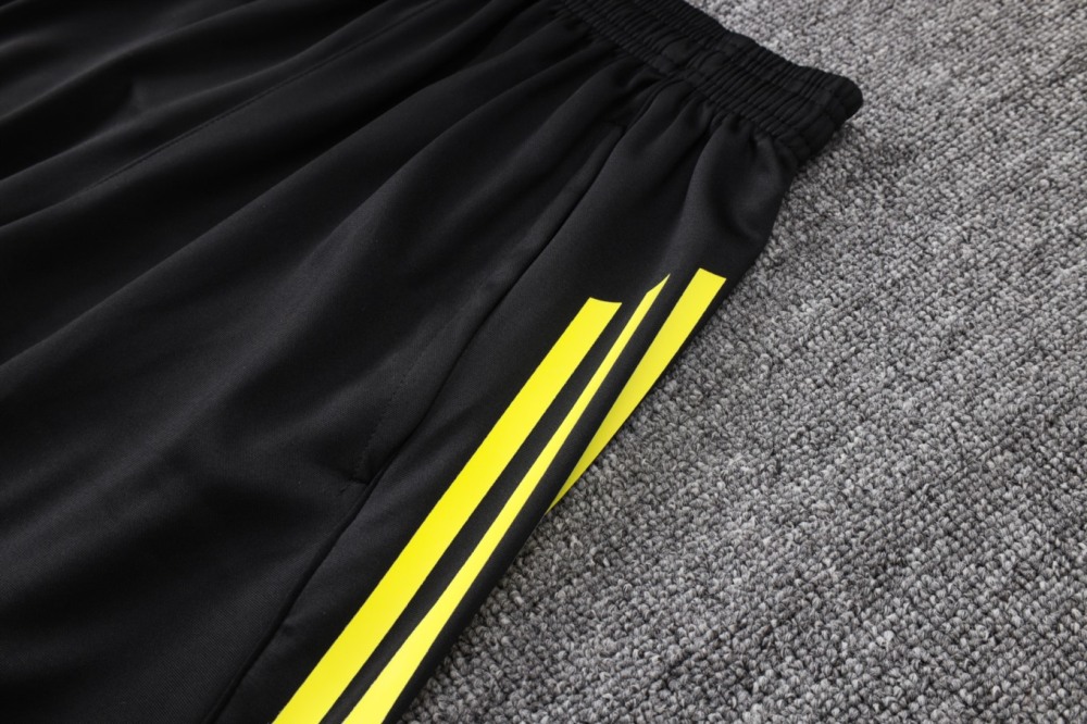 2026 Manchester United Black Training Set Shirt and Shorts
