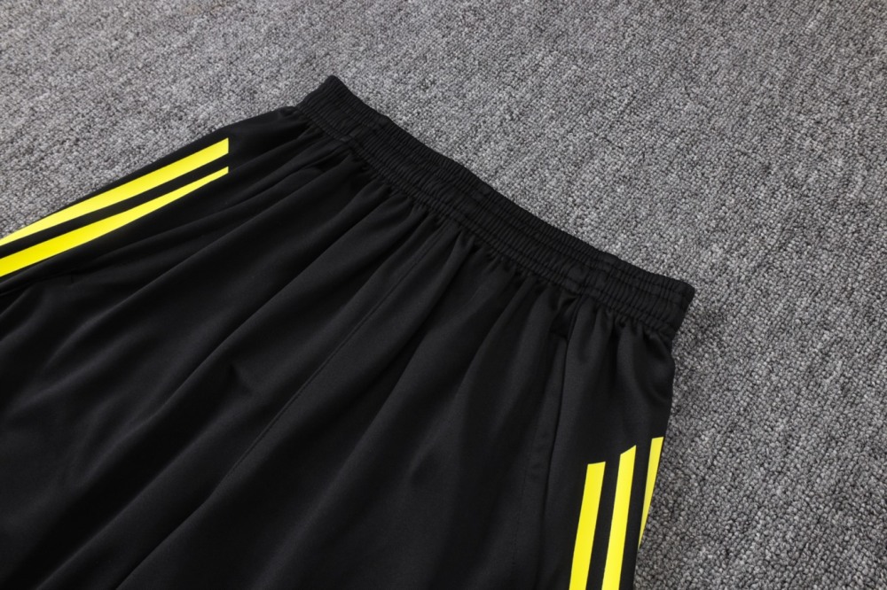 2026 Manchester United Black Training Set Shirt and Shorts