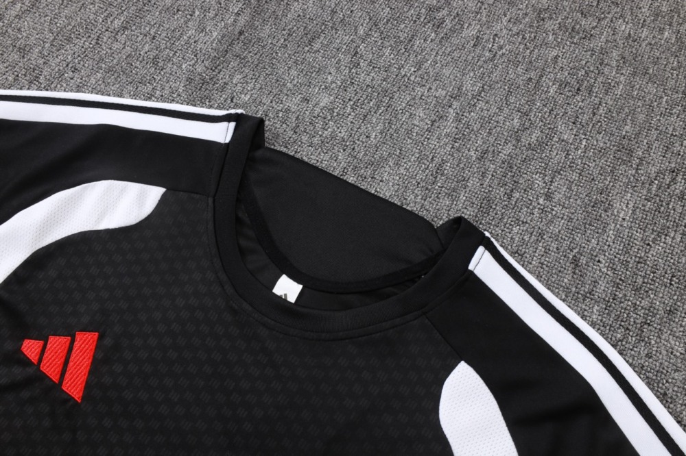 2026 Liverpool Black Training Set Shirt and Shorts