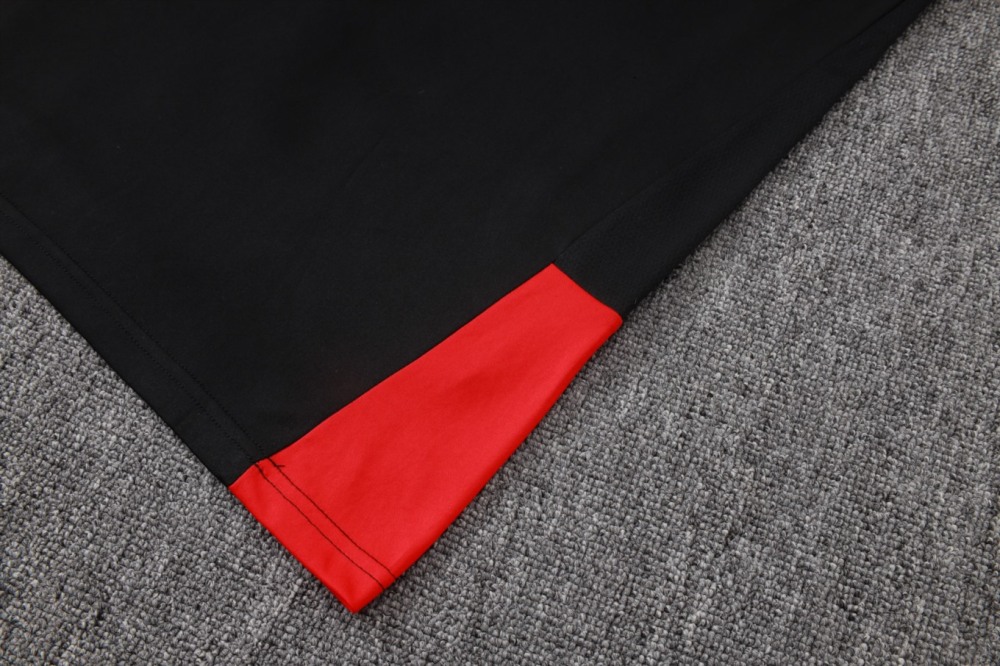 2026 Manchester United Black Training Set Shirt and Shorts
