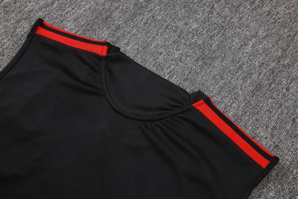 2026 Manchester United Black Training Set Shirt and Shorts