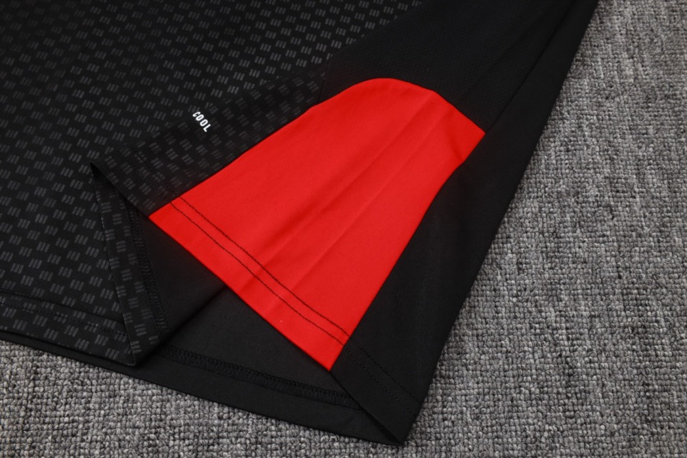 2026 Manchester United Black Training Set Shirt and Shorts