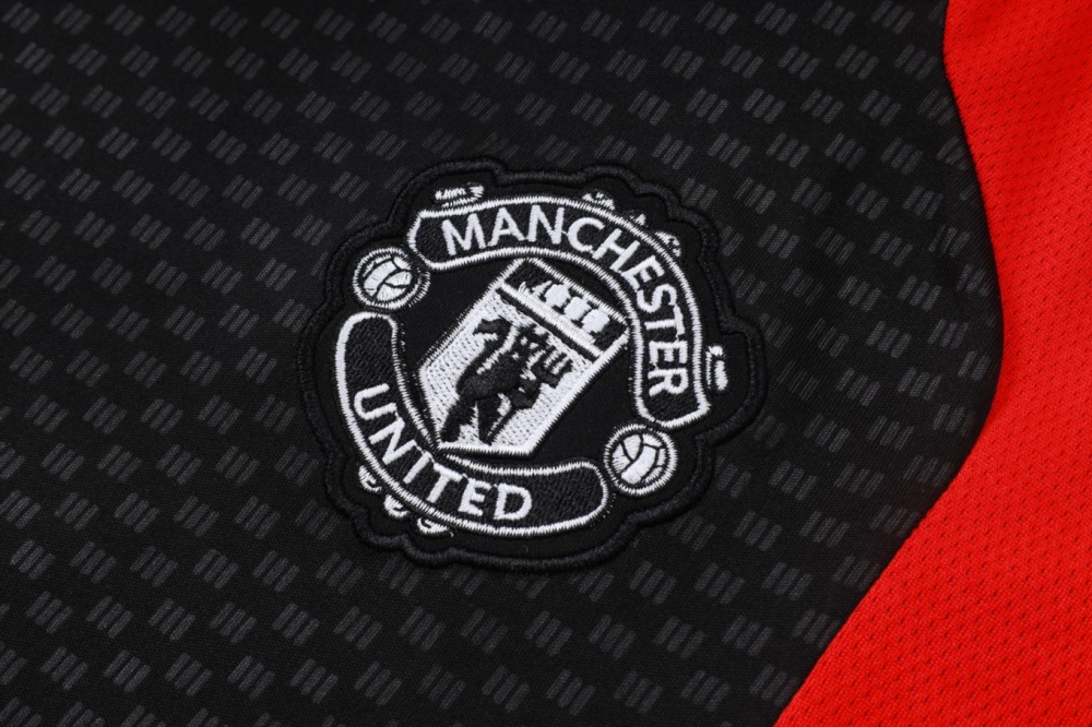 2026 Manchester United Black Training Set Shirt and Shorts