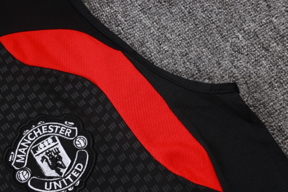 2026 Manchester United Black Training Set Shirt and Shorts