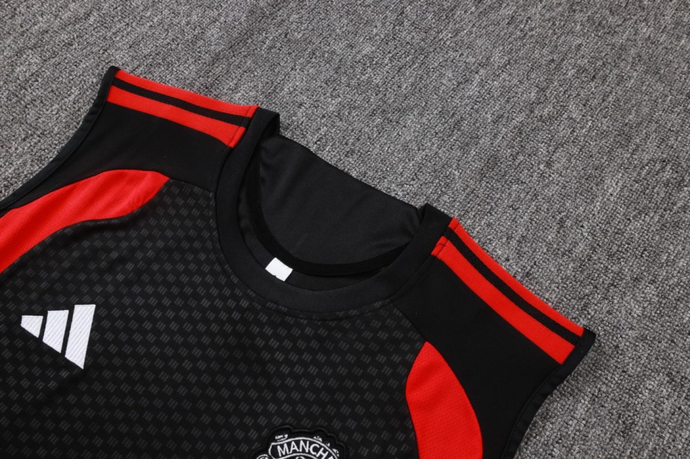 2026 Manchester United Black Training Set Shirt and Shorts