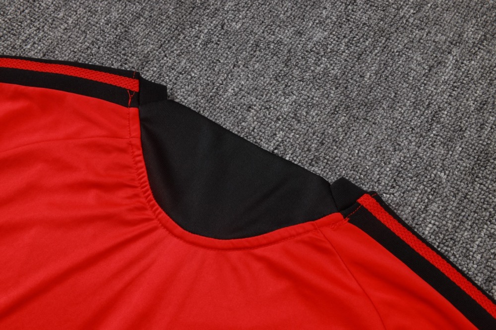 2026 Manchester United Red Training Set Shirt and Shorts
