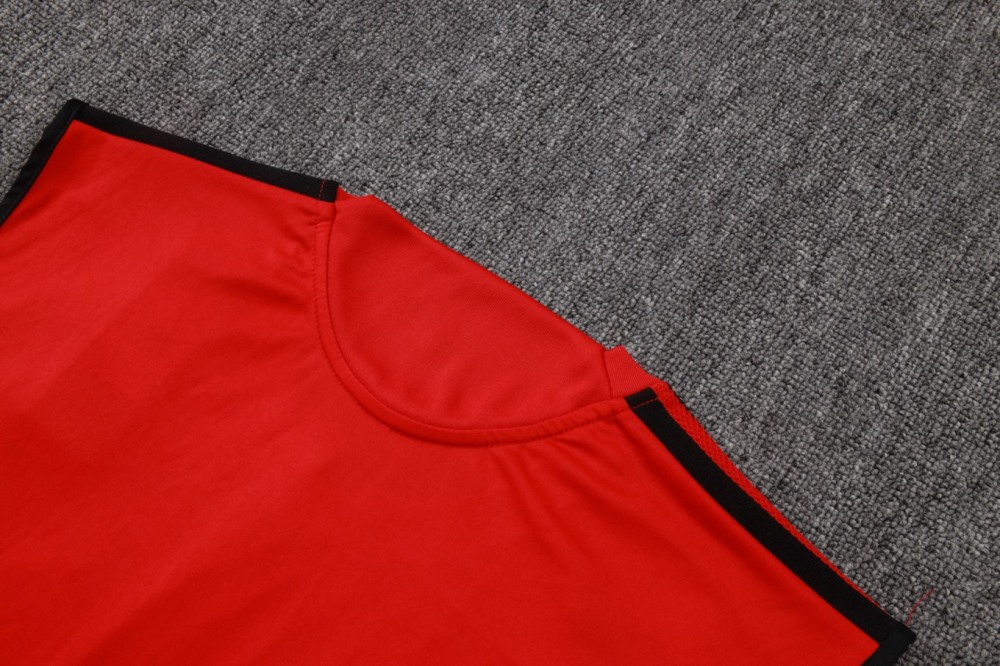 2026 Manchester United Red Training Set Shirt and Shorts