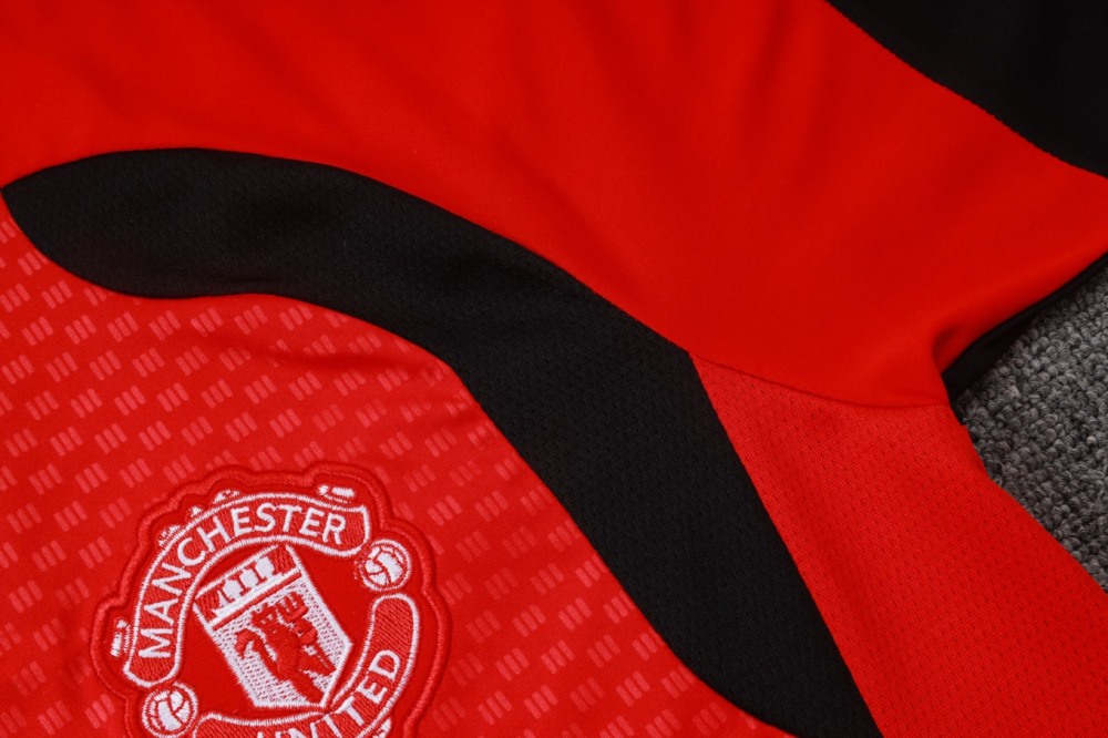 2026 Manchester United Red Training Set Shirt and Shorts