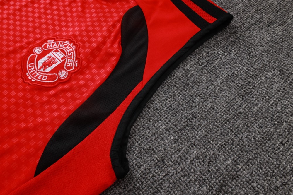2026 Manchester United Red Training Set Shirt and Shorts