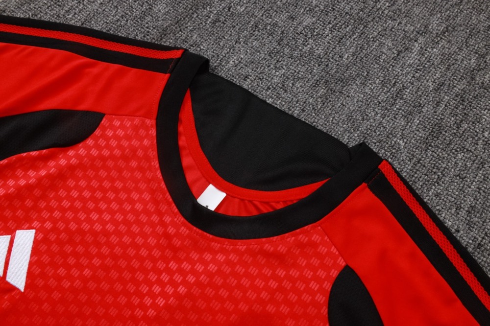 2026 Manchester United Red Training Set Shirt and Shorts