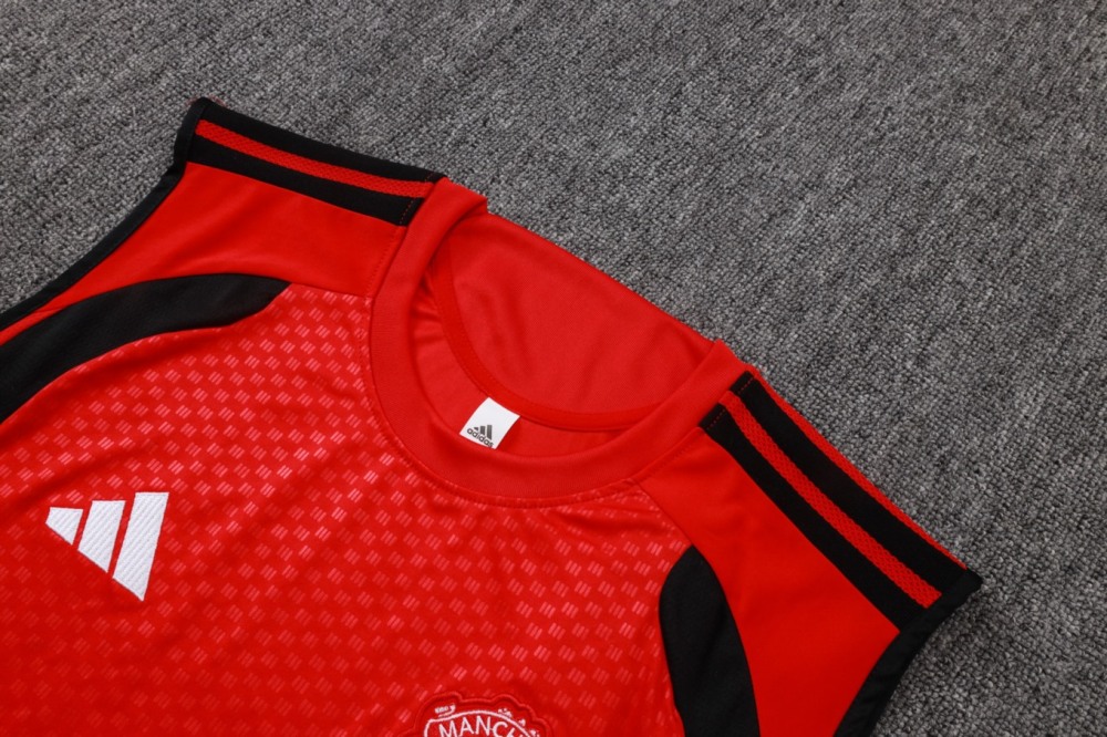 2026 Manchester United Red Training Set Shirt and Shorts
