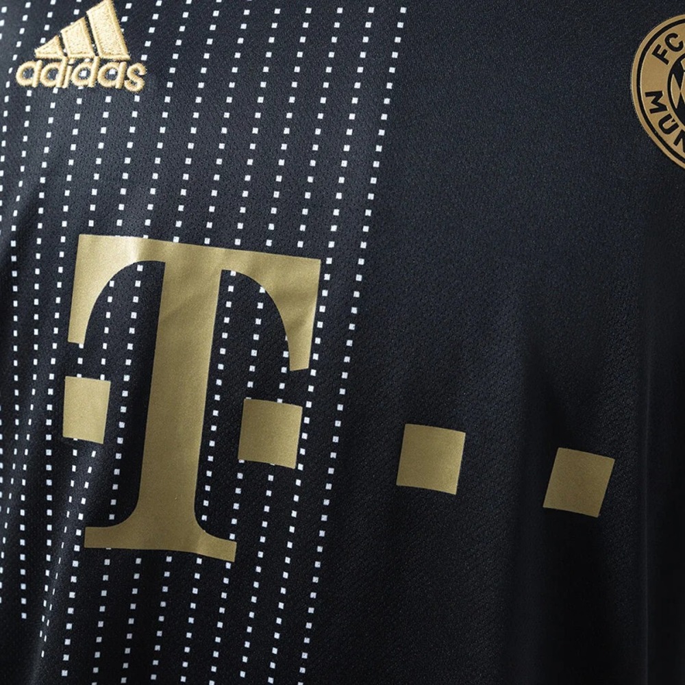 Retro 2021/22 Bayern Munich Home Jersey Fan Version