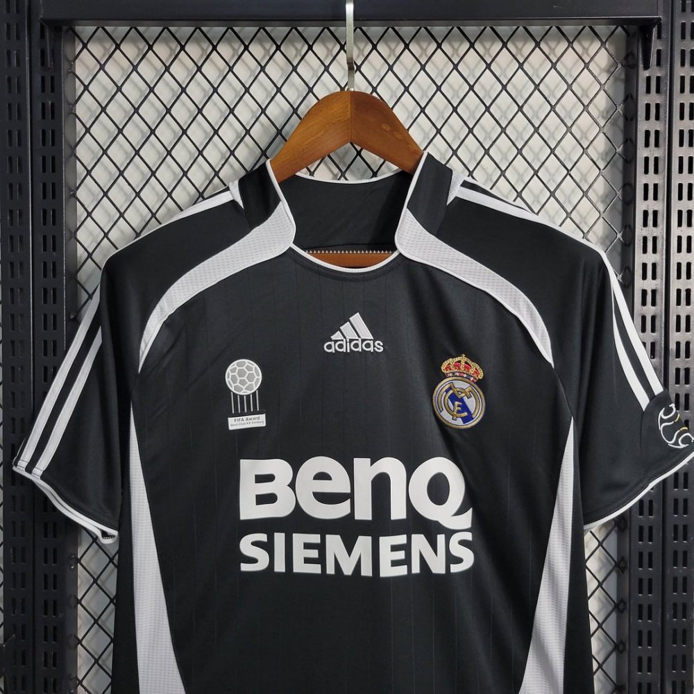 1:1 copy top quality 2006/2007 Retro Real Madrid Away Football Shirt