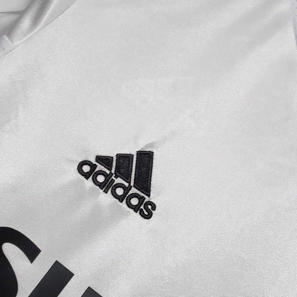 1:1 copy top quality 2004/2005 Retro Real Madrid Home Football Shirt