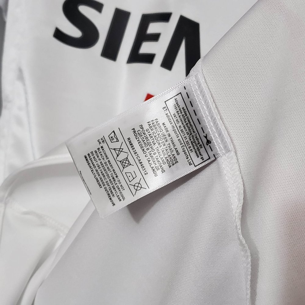 1:1 copy top quality 2004/2005 Retro Real Madrid Home Football Shirt