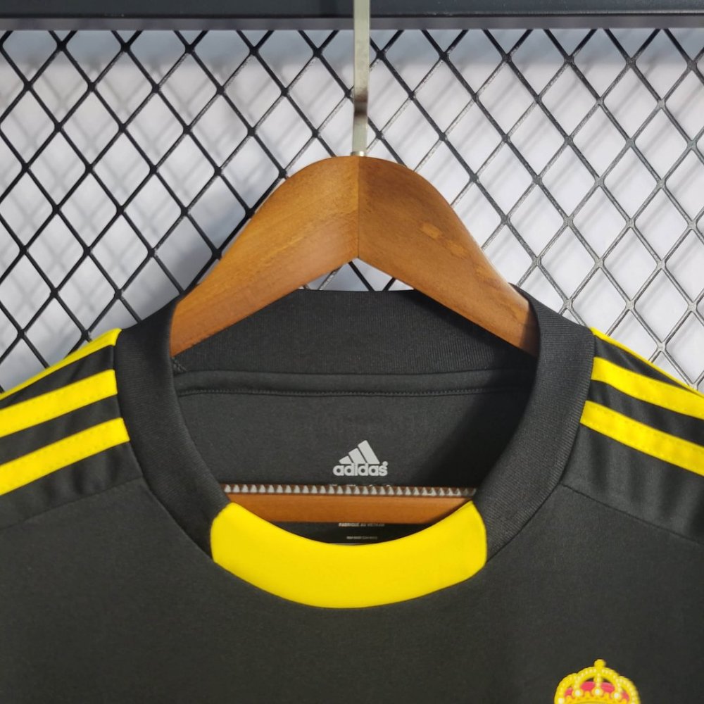 1:1 copy top quality 2011/2012 Retro Real Madrid Goalkeeper Football Shirt