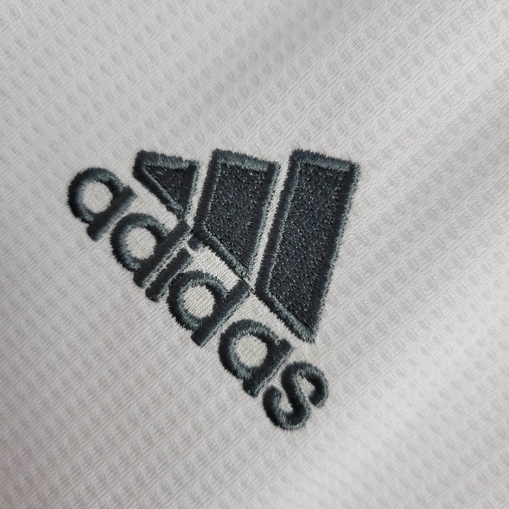 1:1 copy top quality 2015/2016 Retro Real Madrid Home Football Shirt