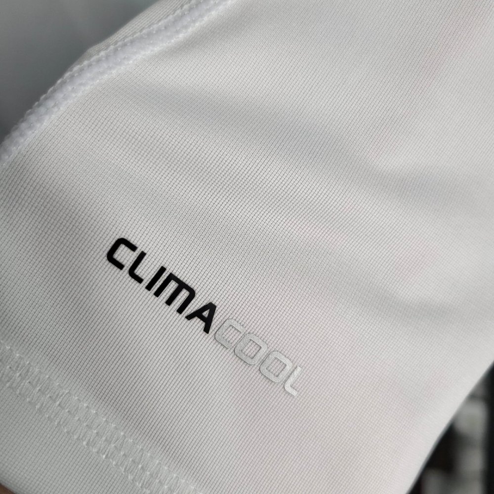 1:1 copy top quality 2010/2011 Retro Real Madrid Home Football Shirt