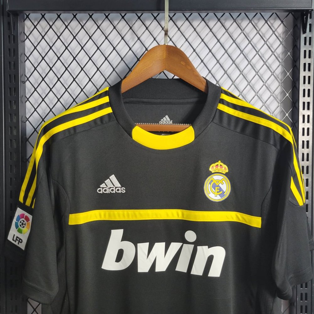 1:1 copy top quality 2011/2012 Retro Real Madrid Goalkeeper Football Shirt