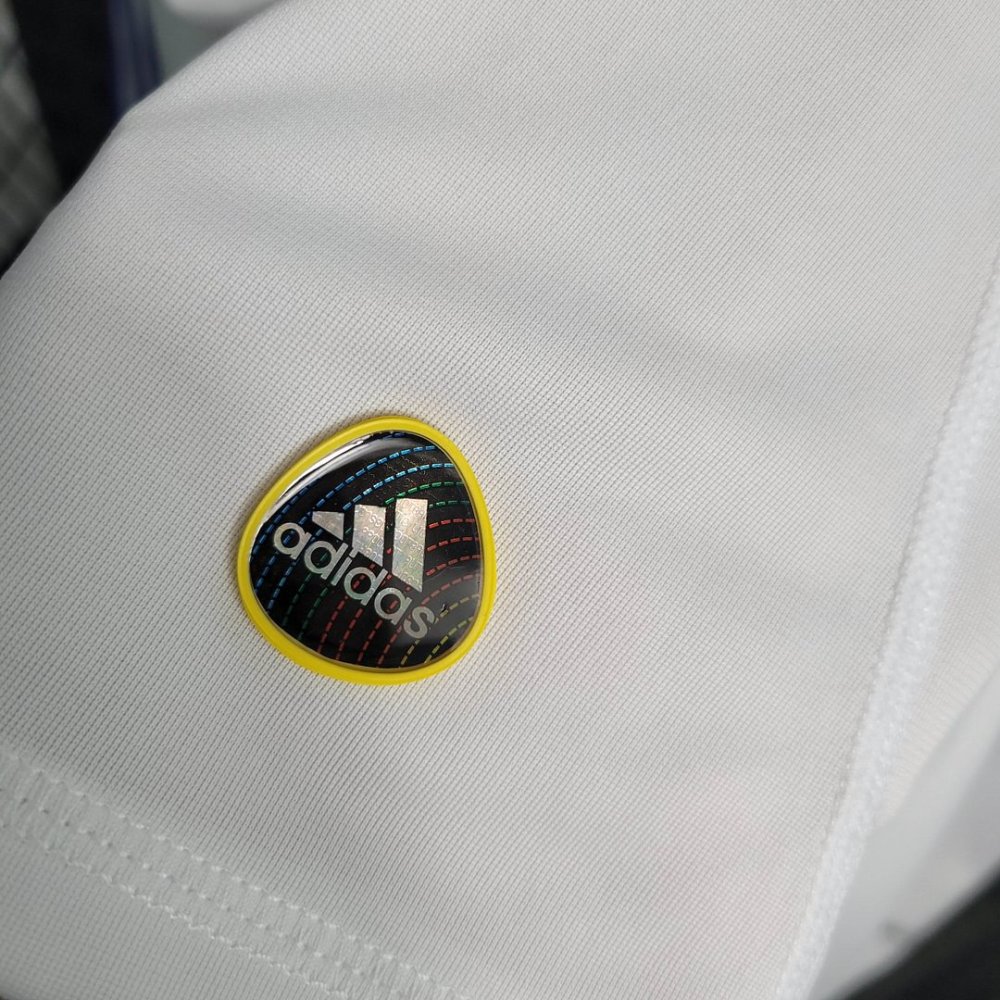 1:1 copy top quality 2010/2011 Retro Real Madrid Home Football Shirt