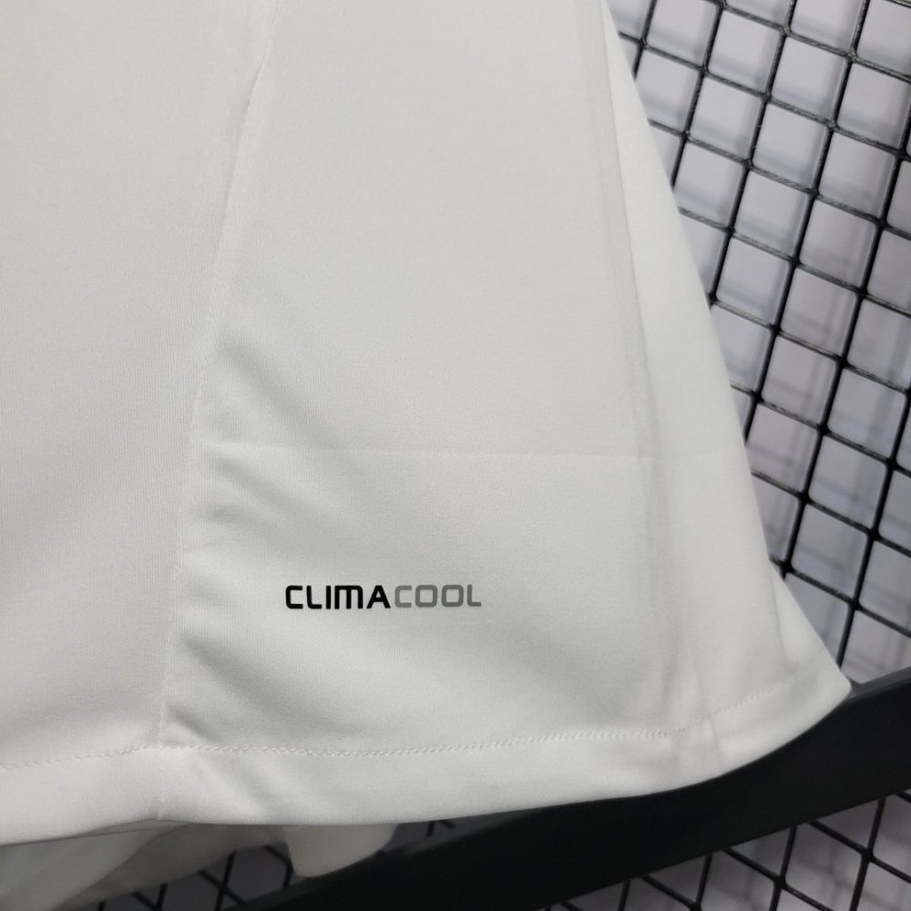 1:1 copy top quality 2011/2012 Retro Real Madrid Home Football Shirt