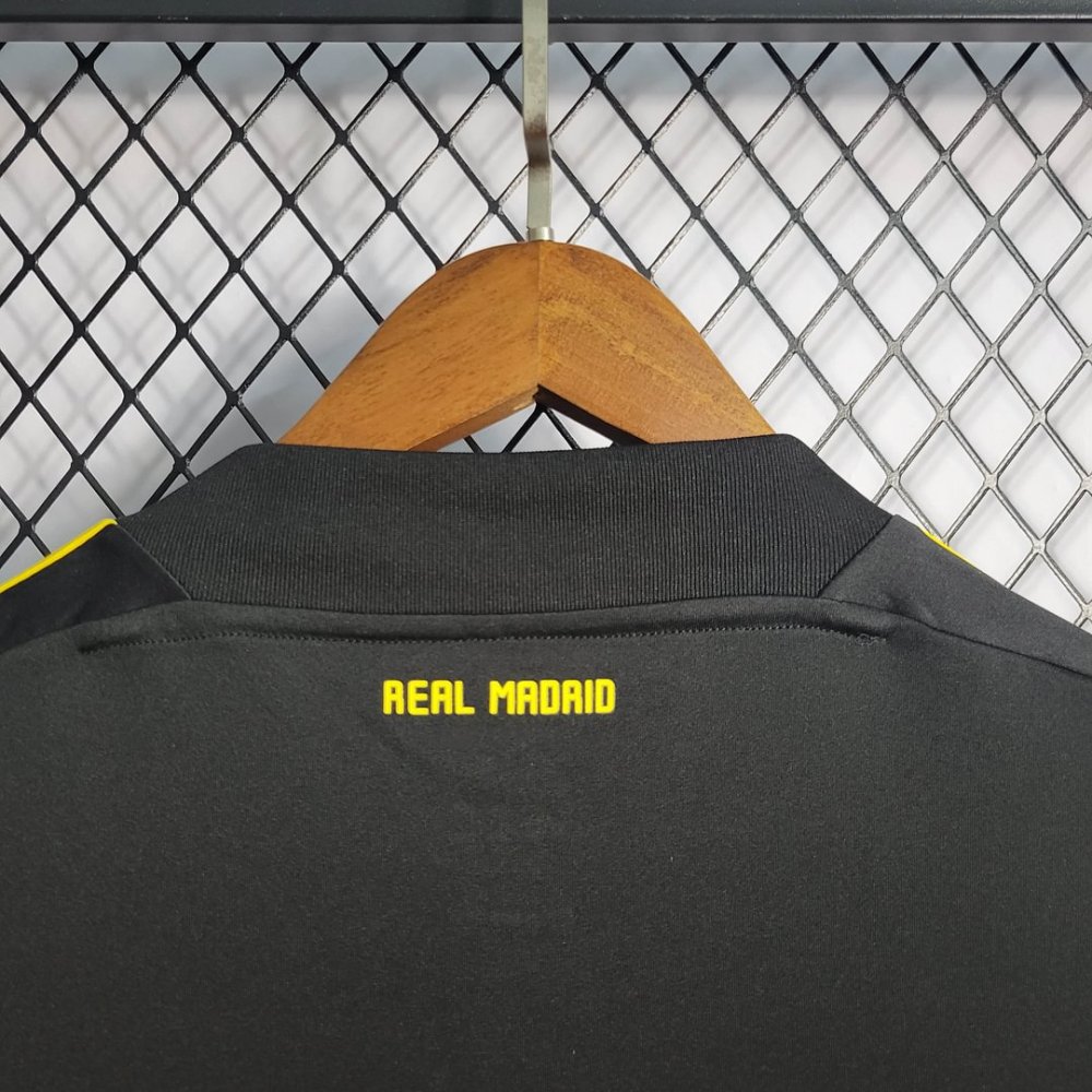 1:1 copy top quality 2011/2012 Retro Real Madrid Goalkeeper Football Shirt