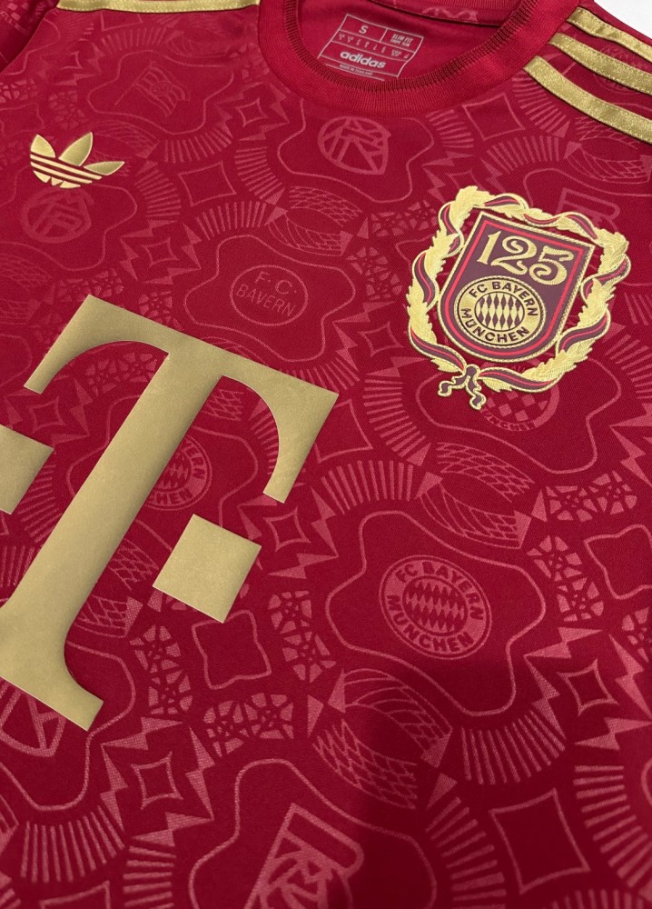25/26 Bayern 125th Anniversary Red Football Shirt （Fans version）