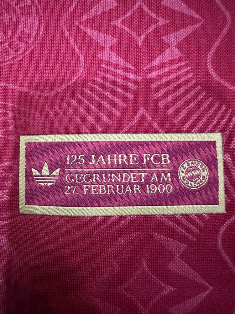 25/26 Bayern 125th Anniversary Red Football Shirt （Fans version）