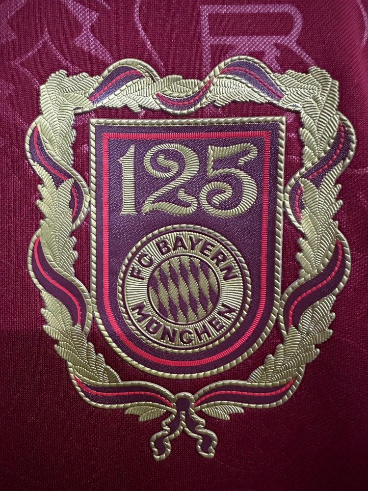 25/26 Bayern 125th Anniversary Red Football Shirt （Fans version）