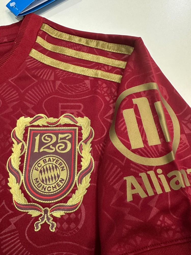 25/26 Bayern 125th Anniversary Red Football Shirt （Fans version）