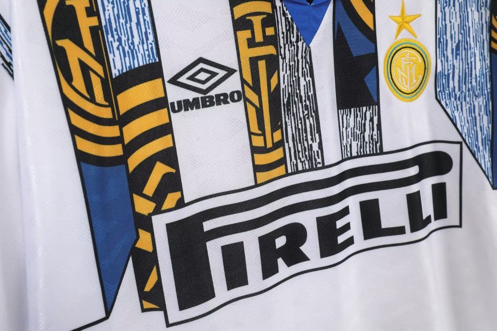 1995/1996  Inter Milan Away Football Shirt (Retro)
