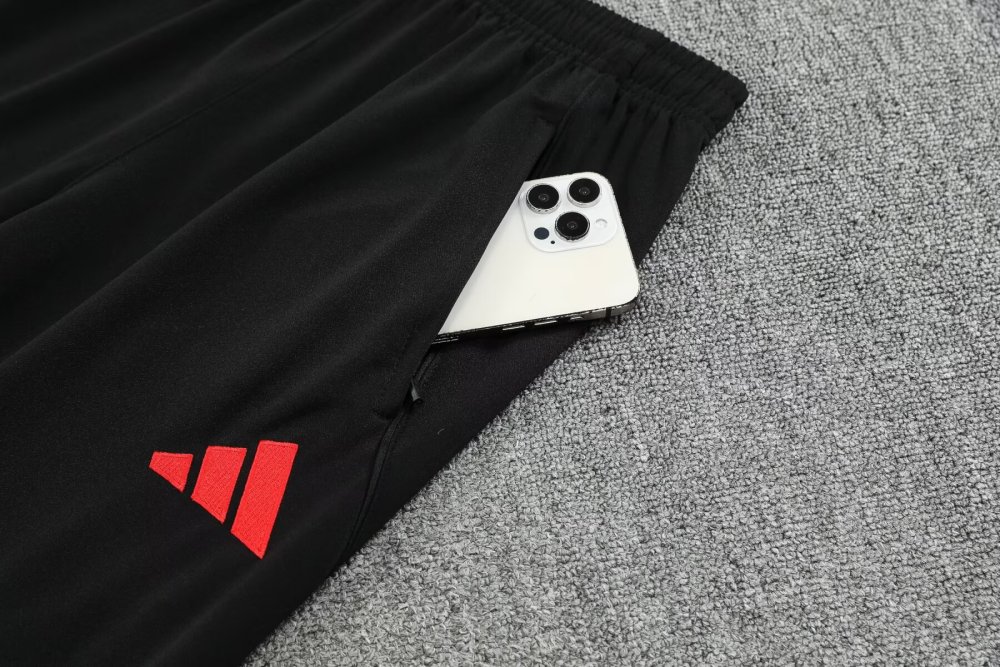 2025/2026 Liverpool Black Half-Pull Training Suit