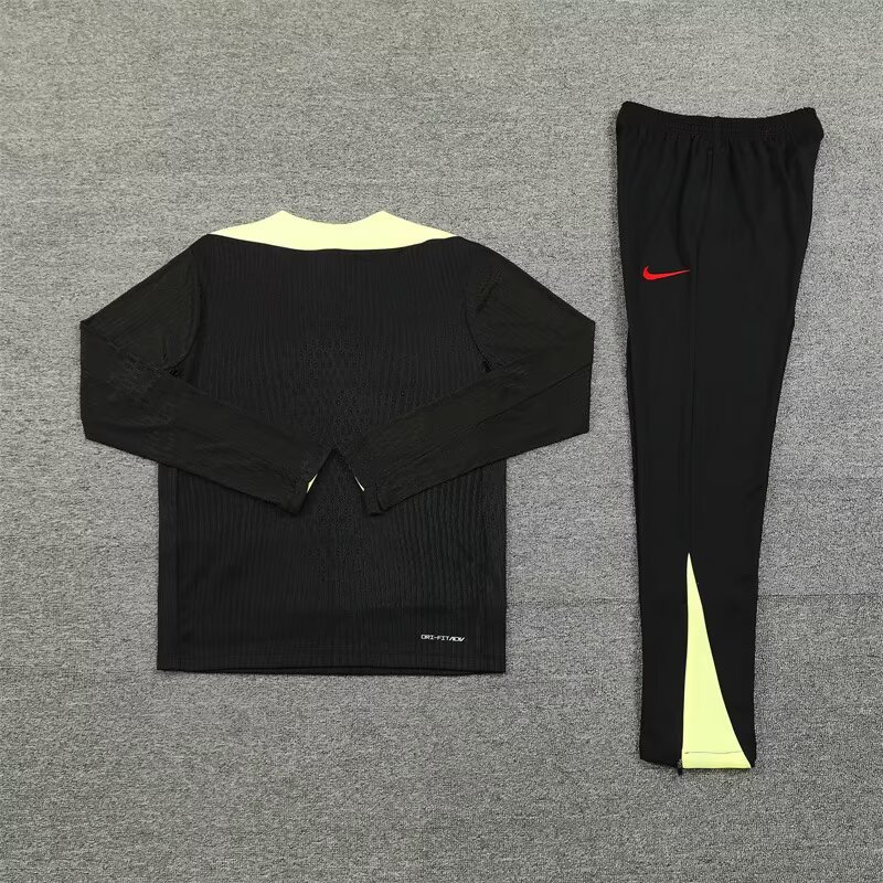 2025/2026 Liverpool Black Half-zip training suit
