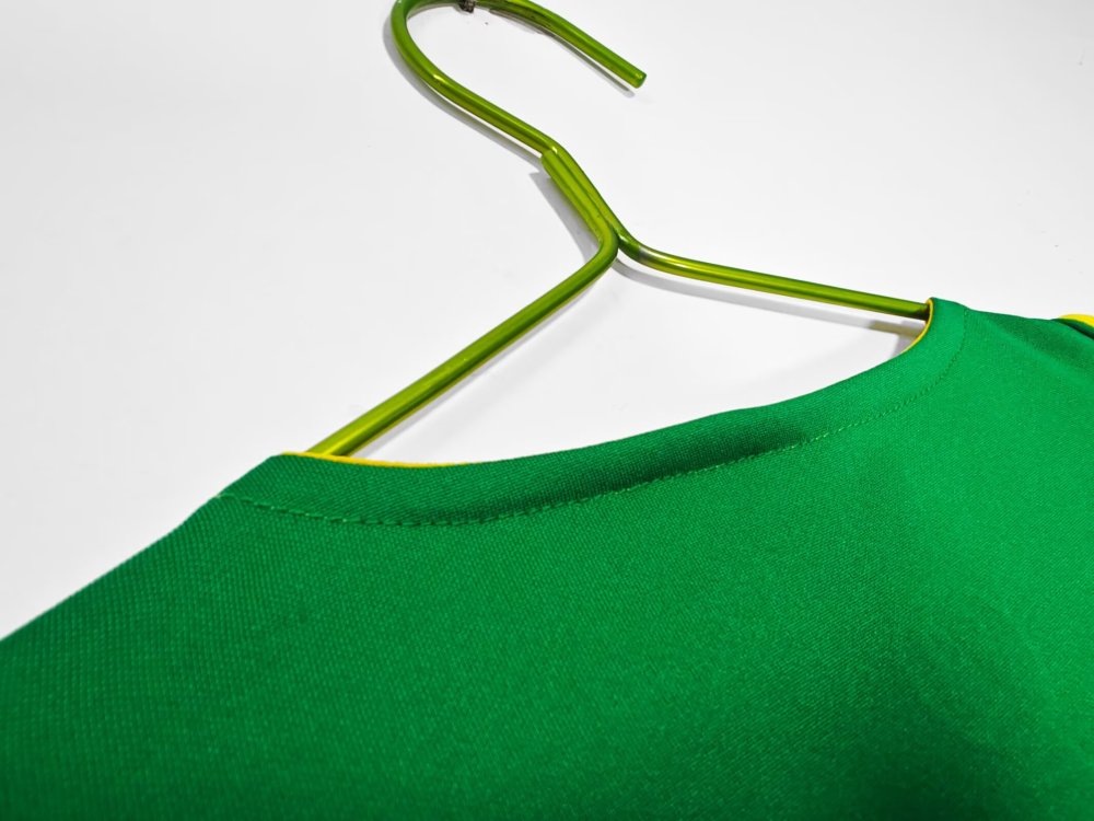 2004 Brazil Home Football Shirt （Retro ）